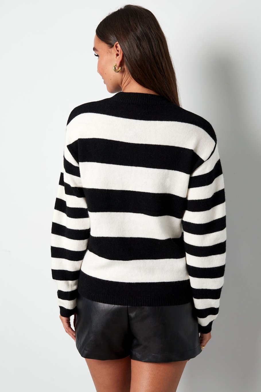 Pull rayé tricoté - noir et blanc Image10